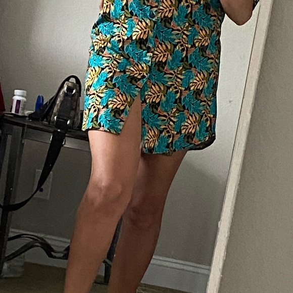 T-Shirt Dress (Tropical) - Picture 4 of 6